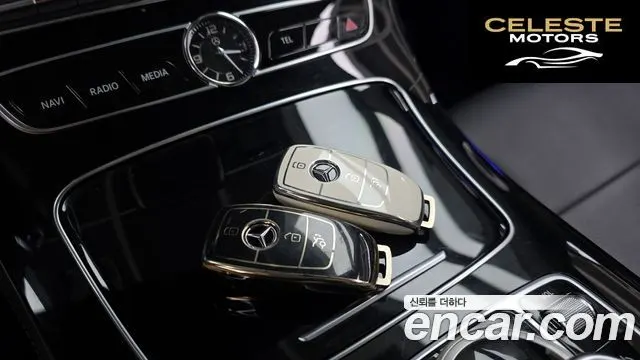 MERCEDES BENZ E-Classe W213 E300 4MATIC Exclusive 2018 — photo 30 sur 30