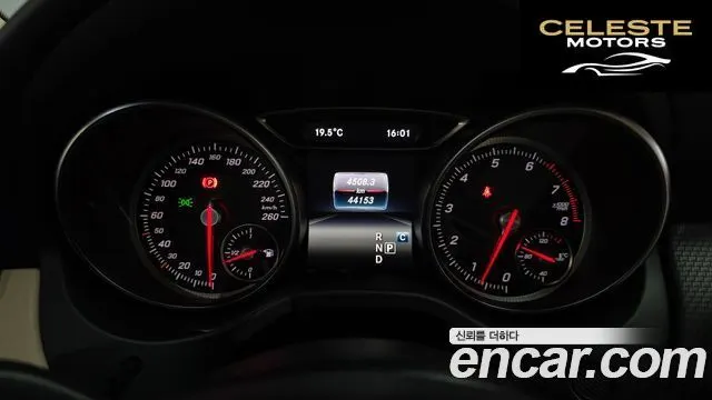 MERCEDES BENZ GLA-Classe X156 GLA220 2018 — photo 10 sur 31