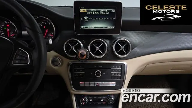 MERCEDES BENZ GLA-Classe X156 GLA220 2018 — photo 19 sur 31