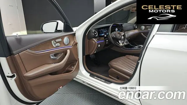 MERCEDES BENZ E-Classe W213 E300 4MATIC Exclusive 2018 — photo 13 sur 35