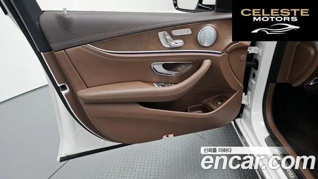 MERCEDES BENZ E-Classe W213 E300 4MATIC Exclusive 2018 — photo 14 sur 35