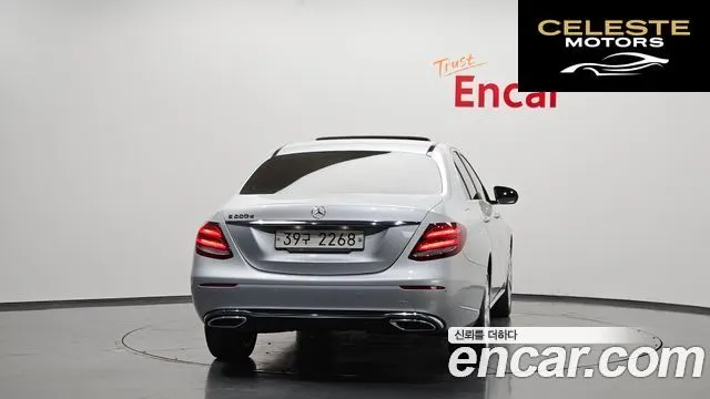 MERCEDES BENZ E-Classe W213 E220d Exclusive 2017 — photo 4 sur 20