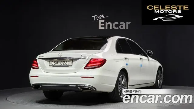 MERCEDES BENZ E-Classe W213 E300 4MATIC Avantgarde 2017 — photo 2 sur 20