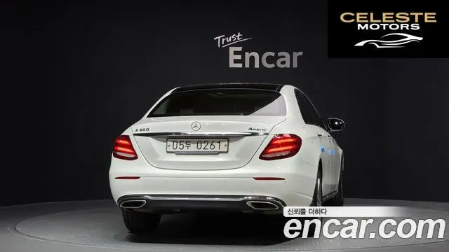 MERCEDES BENZ E-Classe W213 E300 4MATIC Avantgarde 2017 — photo 4 sur 20