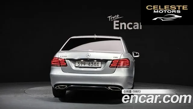 MERCEDES BENZ E-Classe W212 E220 CDI Avantgarde 2014 — photo 4 sur 20