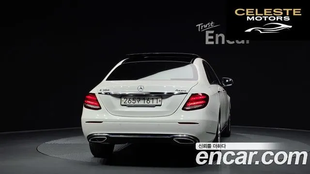 MERCEDES BENZ E-Classe W213 E300 4MATIC Exclusive 2019 — photo 4 sur 30