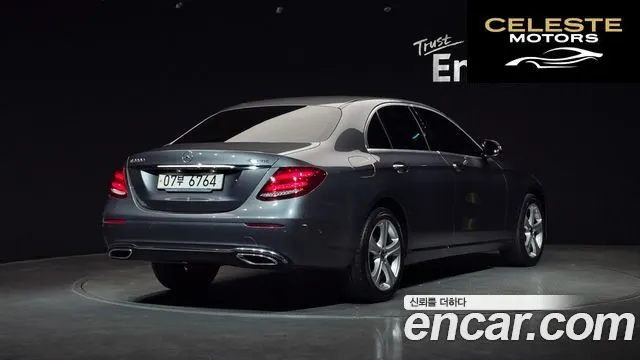 MERCEDES BENZ E-Classe W213 E220d 4MATIC Avantgarde 2018 — photo 2 sur 20