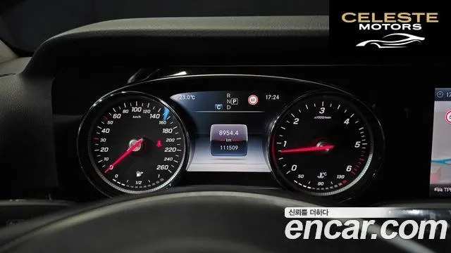 MERCEDES BENZ E-Classe W213 E220d 4MATIC Avantgarde 2018 — photo 8 sur 20