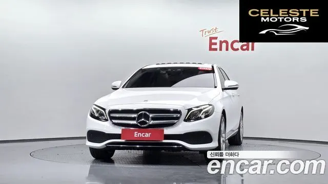 MERCEDES BENZ E-Classe W213 E220d Avantgarde 2017 — photo 2 sur 32