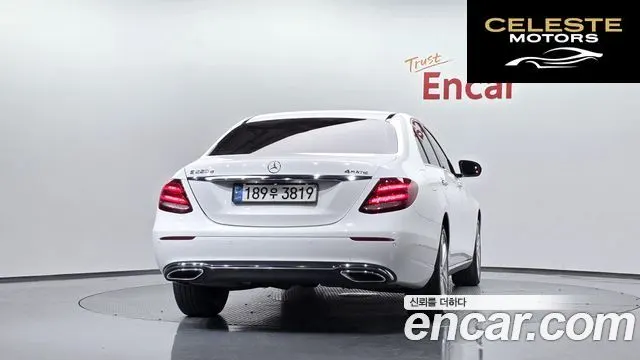 MERCEDES BENZ E-Classe W213 E220d Avantgarde 2017 — photo 3 sur 32