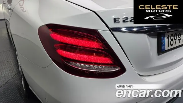 MERCEDES BENZ E-Classe W213 E220d Avantgarde 2017 — photo 8 sur 32