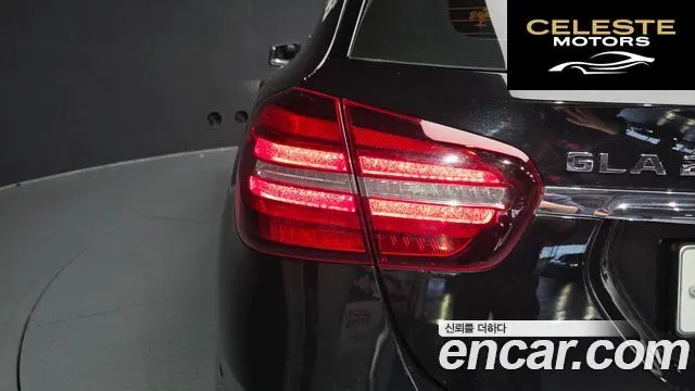 MERCEDES BENZ GLA-Classe X156 GLA250 4MATIC 2019 — photo 9 sur 31