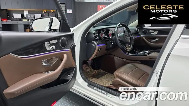 MERCEDES BENZ E-Classe W213 E220d Avantgarde 2017 — photo 12 sur 32