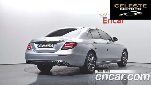 MERCEDES BENZ E-Classe W213 E300 4MATIC Avantgarde 2019 — photo 2 sur 38