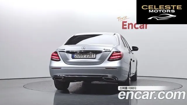 MERCEDES BENZ E-Classe W213 E300 4MATIC Avantgarde 2019 — photo 4 sur 38