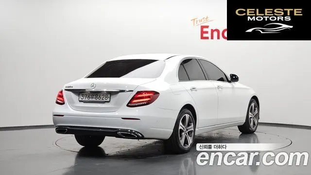 MERCEDES BENZ E-Classe W213 E220d Avantgarde 2019 — photo 2 sur 34