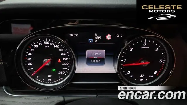 MERCEDES BENZ E-Classe W213 E220d Coupé 2018 — photo 8 sur 26