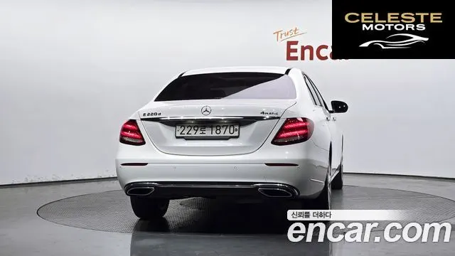 MERCEDES BENZ E-Classe W213 E220d 4MATIC Exclusive 2020 — photo 4 sur 20