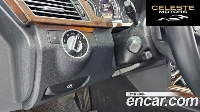 MERCEDES BENZ E-Classe W212 E300 2012 — photo 18 sur 20