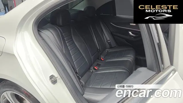 MERCEDES BENZ E-Classe W213 E300 Avantgarde 2017 — photo 11 sur 26