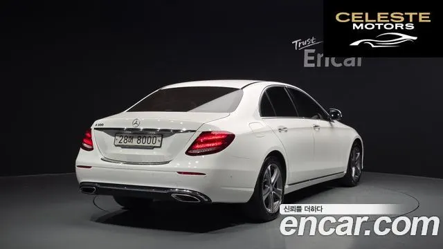 MERCEDES BENZ E-Classe W213 E300 Avantgarde 2017 — photo 2 sur 26
