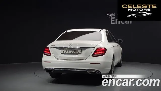 MERCEDES BENZ E-Classe W213 E300 Avantgarde 2017 — photo 4 sur 26