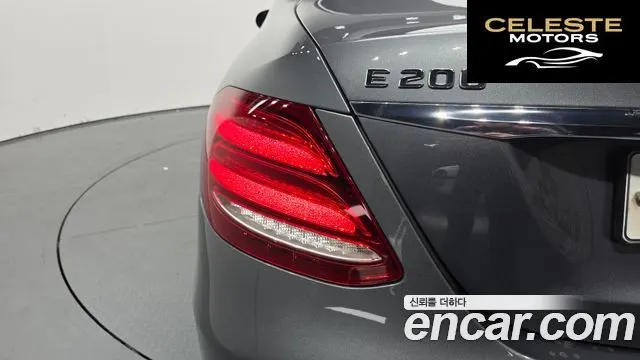 MERCEDES BENZ E-Classe W213 E200 Avantgarde 2018 — photo 9 sur 30