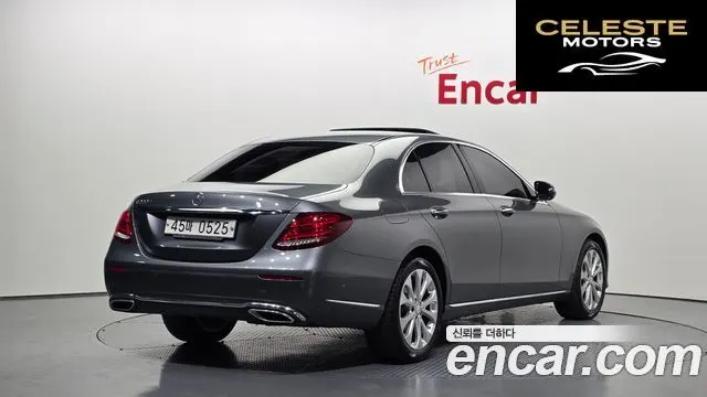 MERCEDES BENZ E-Classe W213 E220d Exclusive 2017 — photo 2 sur 20