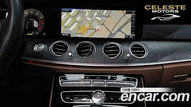 MERCEDES BENZ E-Classe W213 E300 4MATIC Avantgarde 2018 — photo 19 sur 34