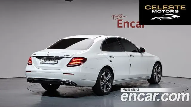 MERCEDES BENZ E-Classe W213 E300 4MATIC Avantgarde 2018 — photo 2 sur 34