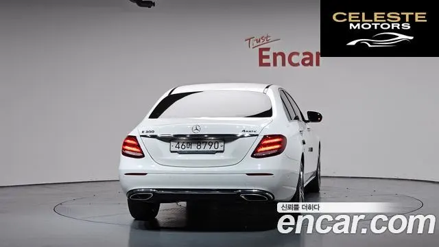 MERCEDES BENZ E-Classe W213 E300 4MATIC Avantgarde 2018 — photo 4 sur 34
