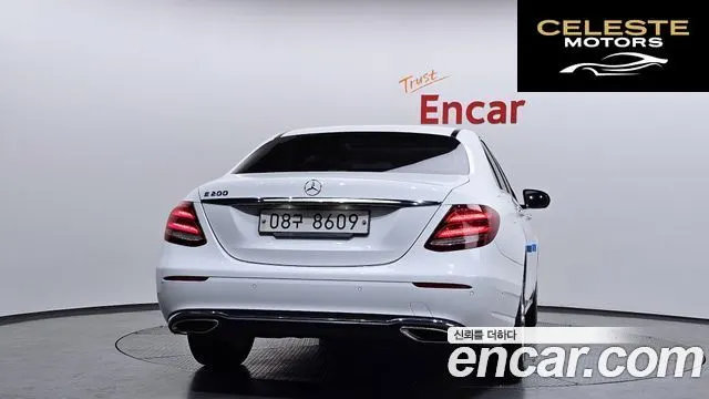 MERCEDES BENZ E-Classe W213 E200 Avantgarde 2017 — photo 4 sur 20