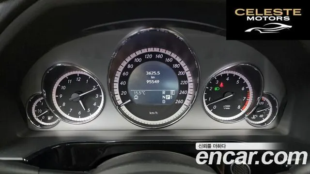 MERCEDES BENZ E-Classe W212 E300 Avantgarde 2011 — photo 8 sur 26