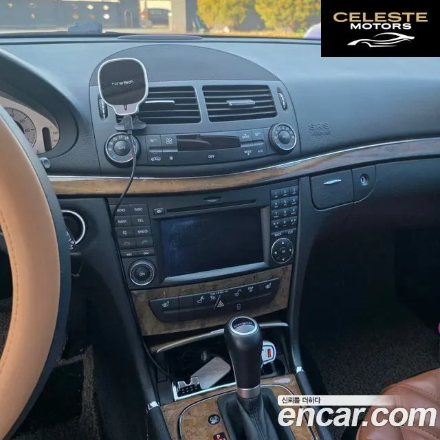 MERCEDES BENZ E-Classe W211 E350 4MATIC 2009 — photo 12 sur 17