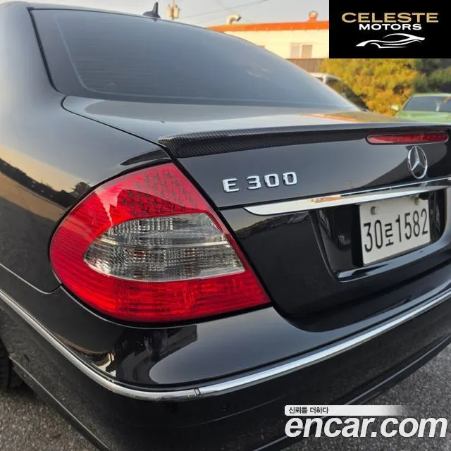 MERCEDES BENZ E-Classe W211 E350 4MATIC 2009 — photo 17 sur 17