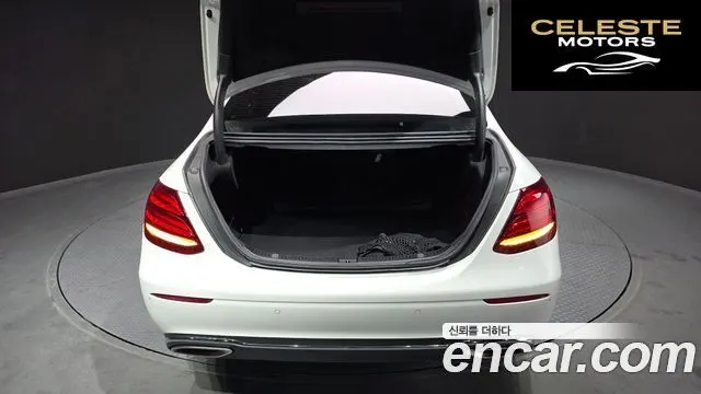 MERCEDES BENZ E-Classe W213 E200 Avantgarde 2018 — photo 27 sur 30