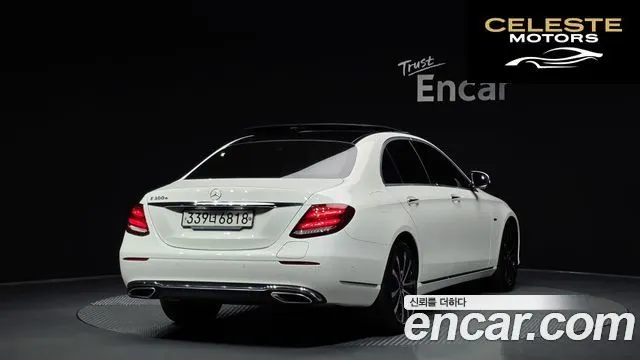 MERCEDES BENZ E-Classe W213 E300e Exclusive 2019 — photo 2 sur 30