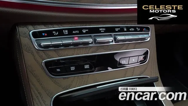 MERCEDES BENZ E-Classe W213 E300e 4MATIC Exclusive 2021 — photo 29 sur 31