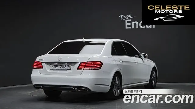 MERCEDES BENZ E-Classe W212 E200 Avantgarde 2015 — photo 2 sur 20