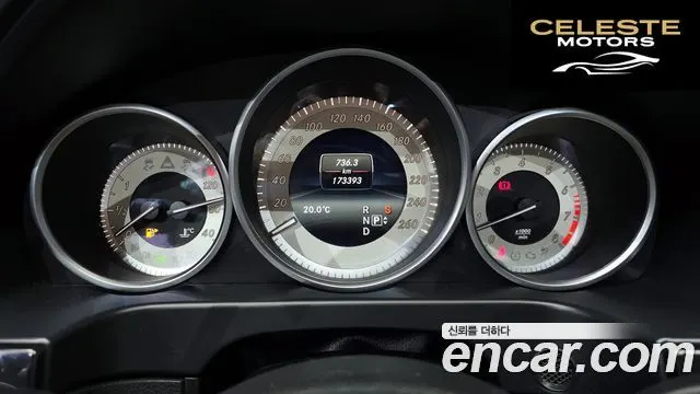 MERCEDES BENZ E-Classe W212 E200 Avantgarde 2015 — photo 8 sur 20