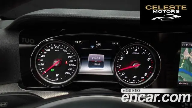 MERCEDES BENZ E-Classe W213 E200 Avantgarde 2018 — photo 11 sur 30
