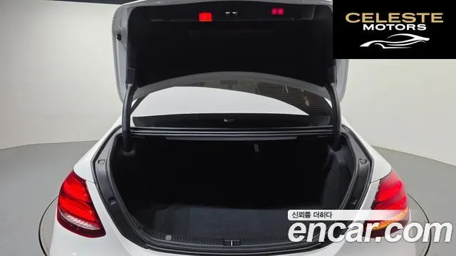 MERCEDES BENZ E-Classe W213 E220d 4MATIC Exclusive 2020 — photo 26 sur 32