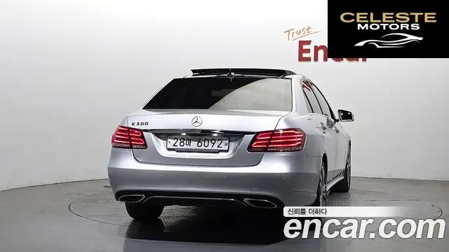 MERCEDES BENZ E-Classe W212 E300 Avantgarde 2014 — photo 4 sur 20