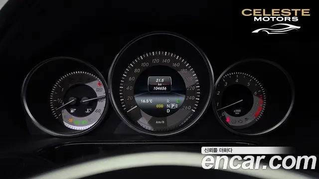 MERCEDES BENZ E-Classe W212 E300 Avantgarde 2014 — photo 8 sur 20