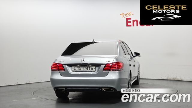 MERCEDES BENZ E-Classe W212 E220 CDI Avantgarde 2014 — photo 4 sur 20