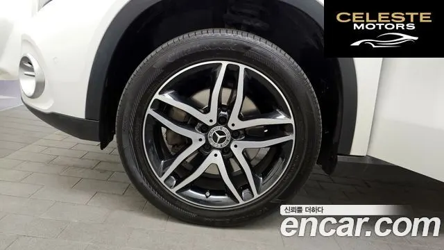MERCEDES BENZ GLA-Classe X156 GLA220 Premium 2019 — photo 5 sur 20