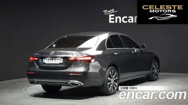 MERCEDES BENZ E-Classe W213 E300e 4MATIC Exclusive 2021 — photo 2 sur 37
