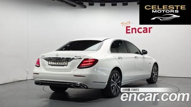 MERCEDES BENZ E-Classe W213 E300e 4MATIC Exclusive 2020 — photo 2 sur 40