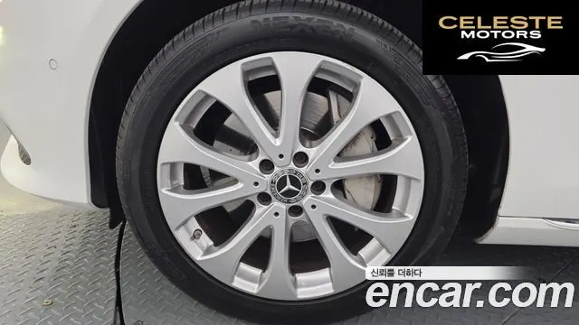 MERCEDES BENZ E-Classe W213 E300 4MATIC Exclusive 2019 — photo 5 sur 39