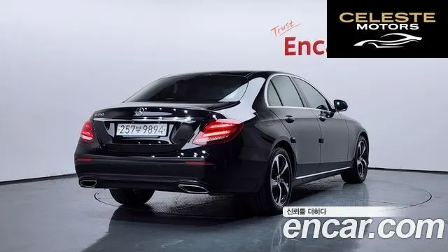 MERCEDES BENZ E-Classe W213 E250 Avantgarde 2020 — photo 2 sur 43